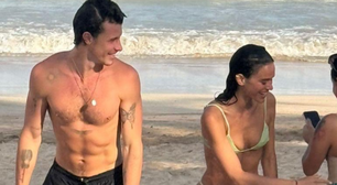 Bruna Marquezine e Shawn Mendes são flagrados curtindo mergulho juntos após réveillon em Alagoas