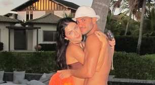 Jade Picon posa em clima de romance com André Lamoglia após protagonizarem beijaço de Ano Novo