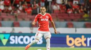 Internacional anuncia renovação com zagueiro Mercado