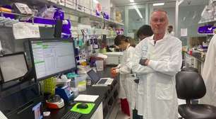 Em busca do soro universal, homem se deixa picar por serpentes centenas de vezes