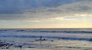 Ressaca do mar derruba monumento Rosa dos Ventos em Atlântida Sul