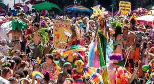 Abertura não oficial do carnaval leva blocos às ruas mesmo com chuva