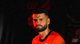 Athletico-PR anuncia Jadson e revela tempo de contrato do novo reforço: "Tudo assinado"