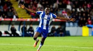 Porto vence Santa Clara com gol bizarro e dispara na liderança do Português