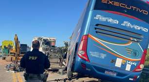 Relatório aponta que caminhoneiro manuseava rádio antes de acidente com 11 mortes na BR-116