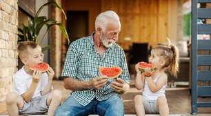 5 dicas para manter a saúde de crianças e idosos no verão