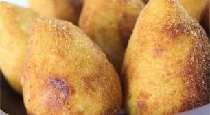 Coxinha de batata com massa leve e sequinha para você preparar o melhor salgado em casa
