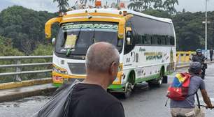 Na fronteira da Colômbia com a Venezuela, ponte Simón Bolívar continua sendo atravessada diariamente