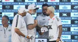 Integrantes de organizada do Santos dão recado a Gabigol em seu retorno