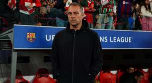 Hansi Flick pede reforços defensivos e Barcelona estuda retorno de ex-jogador