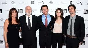 Sangue é encontrado em quarto de hotel de filho de Rob Reiner, diz mídia