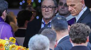 Nicolas Charrier, filho de Brigitte Bardot, é obrigado a se apresentar ao chegar à igreja para funeral: 'Bom dia, família Charrier'