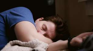 Você adormece em menos de cinco minutos? Não é "superpoder", e sim um sinal de alerta do seu cérebro