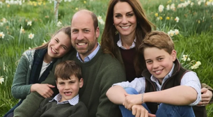 William e Kate divulgam tradicional foto de Natal com os filhos