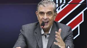 Petraglia reage a 'traição' e avalia processar família de promessa do Santos