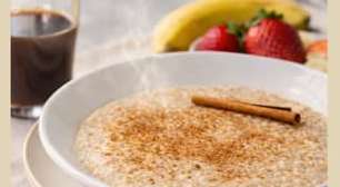 Como fazer mingau de aveia cremoso e saudável em 15 minutos