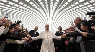 Papa recebe cardeais do mundo todo para 1º consistório