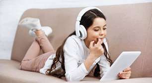 Crianças já passam mais de cinco horas em frente às telas por dia; entenda perigo