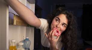 Como reduzir a vontade de comer doce à noite?