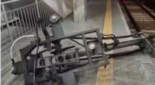 Peça de trem cai no trilho e causa lentidão nas linhas 8 e 9; entenda