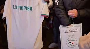 Argélia se desculpa com "Lumumba" após gesto polêmico de jogador