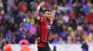 São Paulo negocia a contratação do zagueiro Doria