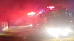 Casa é destruída por incêndio e mulher morre em Balneário Pinhal