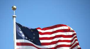 Governo Trump gera polêmica com bandeira pré-Guerra Civil após críticas da UE; conheça o símbolo