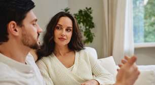 O que significa quando uma pessoa encara muito ao conversar, de acordo com a psicologia?