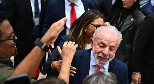 Lula pede defesa da democracia com 'unhas e dentes'