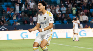 Botafogo renova empréstimo de Matheus Nascimento