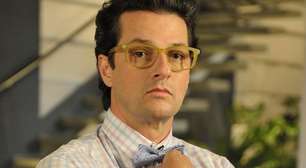 Ele voltou! Sucesso de 'Fina Estampa', Crô surge rico e entediado em 'Três Graças'