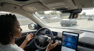 Não é só a Tesla: Ford lança IA própria que conversa com você, aposenta os botões do painel e responde perguntas que nem o mecânico saberia de cabeça