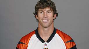 Ex-NFL fica em estado grave após incêndio e percorre 16 km atrás de socorro