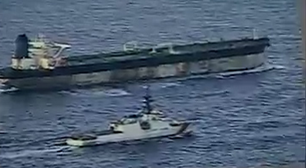 Vídeo mostra emparelhamento de navio dos EUA com petroleiro ligado à Venezuela