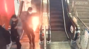 Carregador portátil explode no bolso de passageiro e causa incêndio em metrô da China