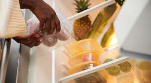 Pode guardar comida quente na geladeira? Mitos e verdades