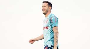 Saúl passa por cirurgia para corrigir problema no calcanhar