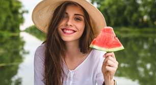 6 alimentos que auxiliam no emagrecimento e aliviam o calor
