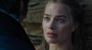 A diretora quer "o Titanic desta geração", mas o público detona cada detalhe do filme de romance mais polêmico do ano; Adaptação de clássico gótico estreia em um mês