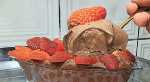 Mousse de chocolate feito com apenas 3 ingredientes para uma sobremesa rápida, cremosa e irresistível