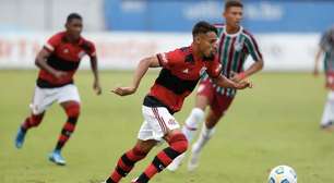 Gigante mineiro anuncia atacante com passagem pelo Flamengo