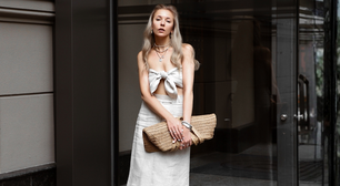 Alerta tendência para 2026: a saia midi da C&amp;A que eleva qualquer look para o dia a dia no escritório e custa menos de R$ 220