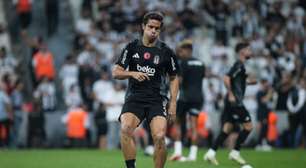 Gabriel Paulista chega a São Paulo para fazer exames e assinar com o Corinthians