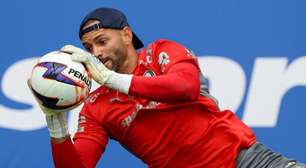 Grêmio conversa com empresários de Weverton e incomoda o Palmeiras