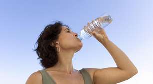Quantos litros de água é recomendado beber no verão?