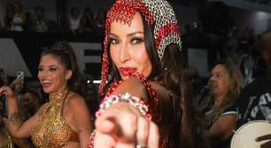 Cores e metais: looks de Sabrina Sato no Carnaval do Rio e de SP