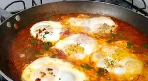 Ovos ao molho de tomate: descubra o melhor jeito de comer ovos numa receita simples, fácil e muito gostosa
