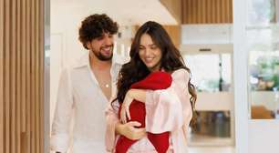 Rafa Kalimann emociona ao surgir com a filha ao som de Nattan