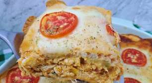 Torta de frango com pão de forma super cremosa e prática para um lanche rápido que todos vão adorar